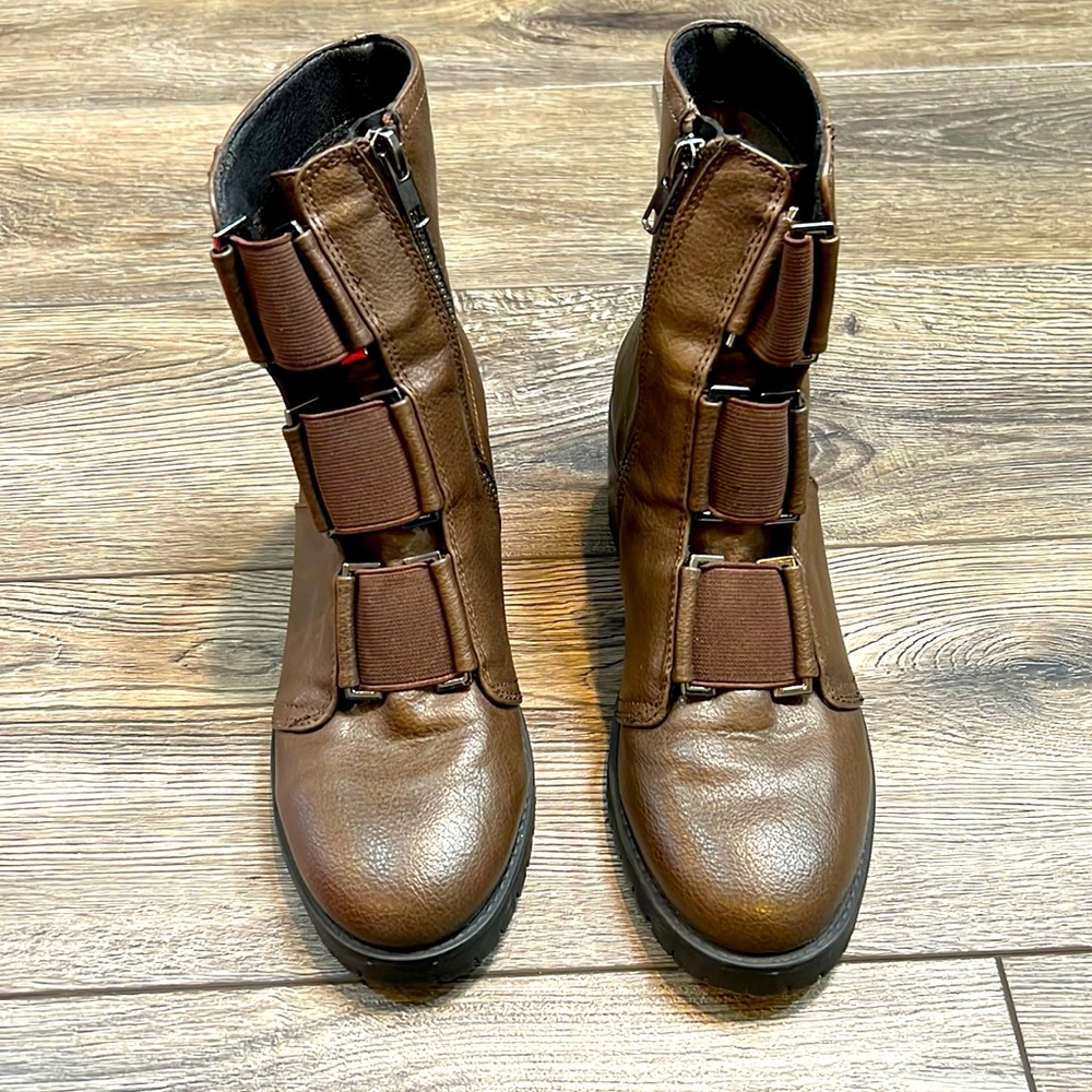 very comfy brown heels combat boots sz 7 low heel